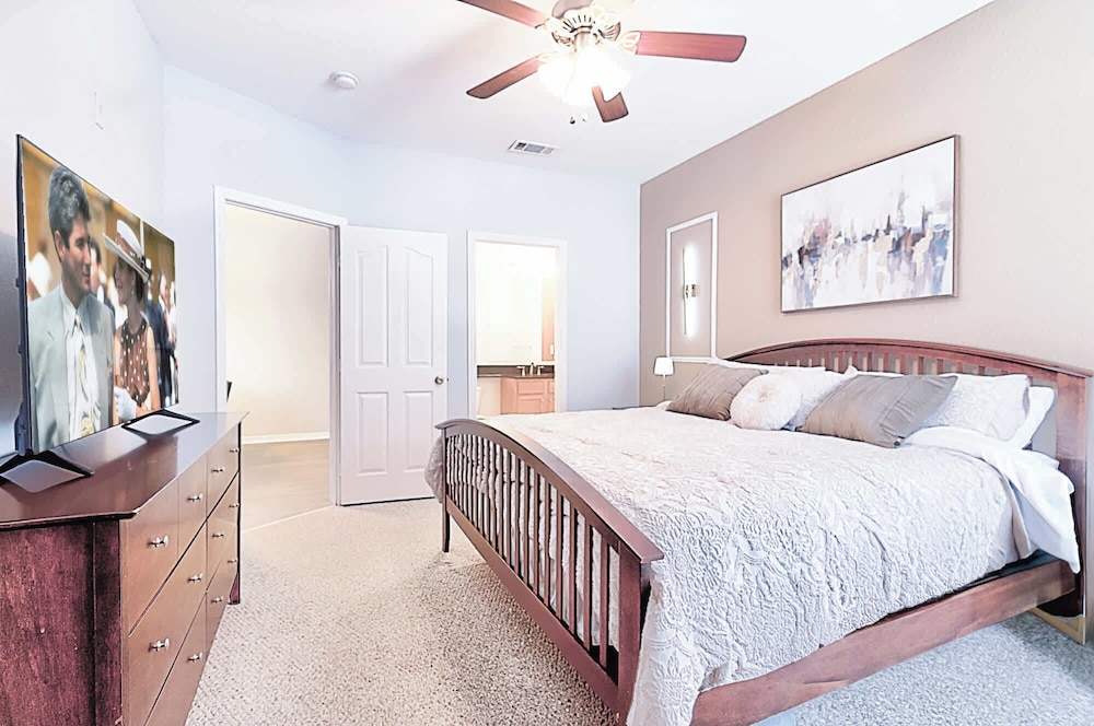 8908 Family Fun in Kissimmee Spacious 4-bedroom Apartment Near Theme Parks