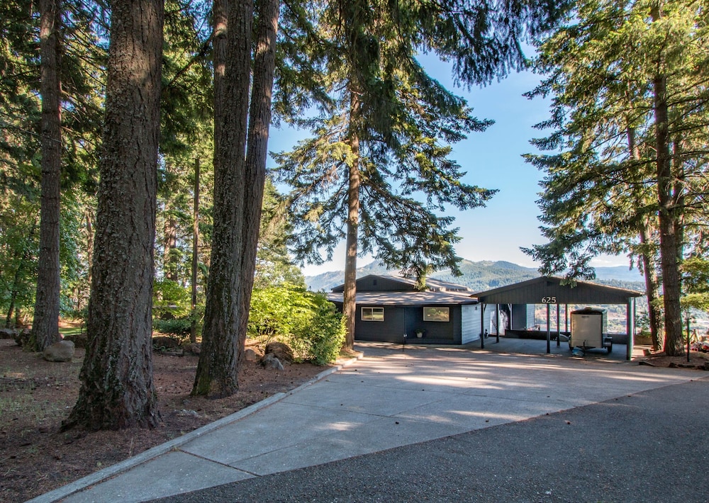Eye On The Gorge 2 Bedroom Home by RedAwning view 5