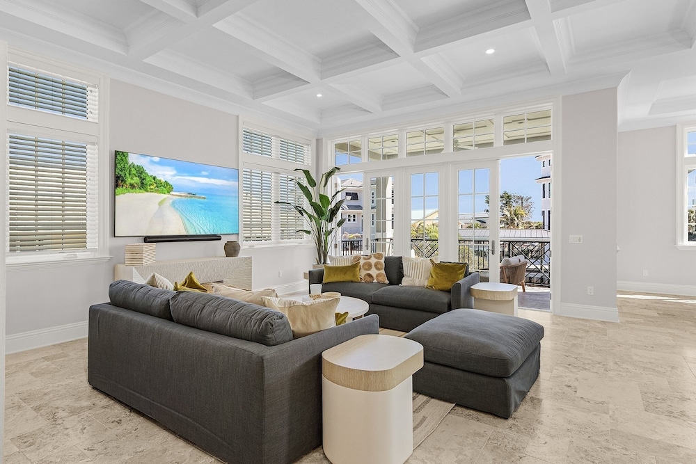 260 Coastal Luxe Retreat: 5bd/4.5ba, Pool & Spa, Water Views 5 Bedroom Home