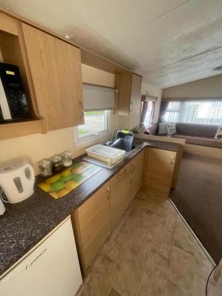 3 Bed Caravan - Sleeps 8 - Pets - Parking - Wifi