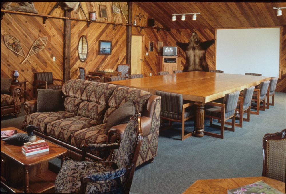 Inconnu Lodge