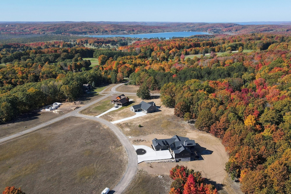 Boyne Mtn Retreat w/ Hot Tub + Shuttle to Resort!