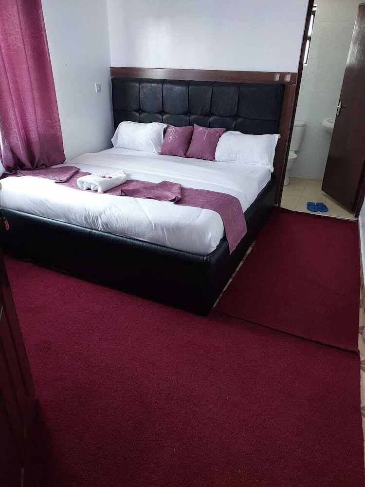 White House Lounge & Accommodation