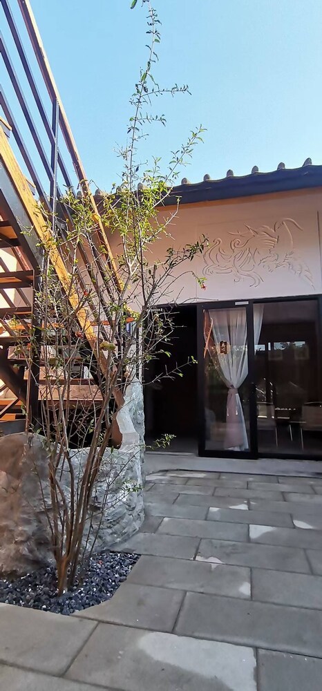 Serenity Courtyard Hotel