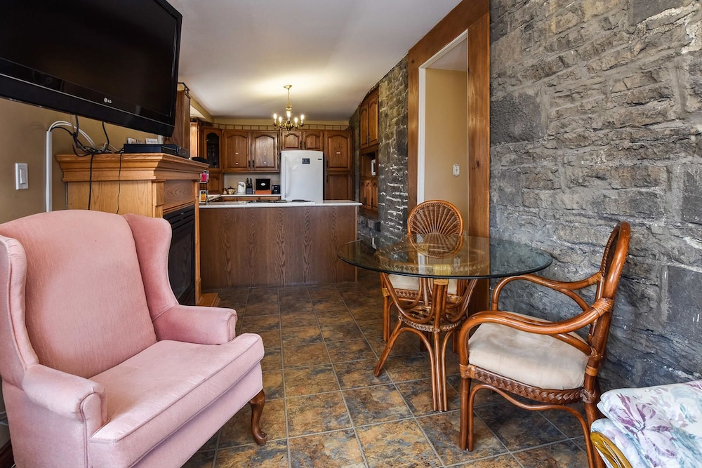 Brockville Vacations - The Noble Suites - Property Image 71