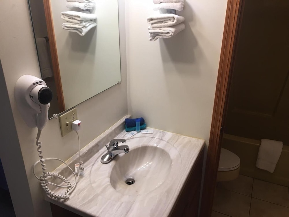 Coho Motel and Suites