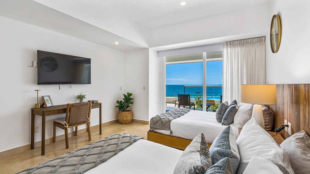 Beachfront Private Pool Theatre Room Views