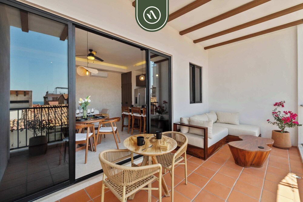 Luxury 2 BR - Downtown - Pool - Sunset in Terrace