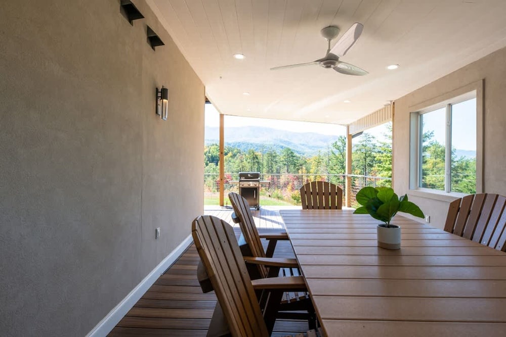 Sleeps12 Pet Friendly 2 Hottubs Views Full Kitchen