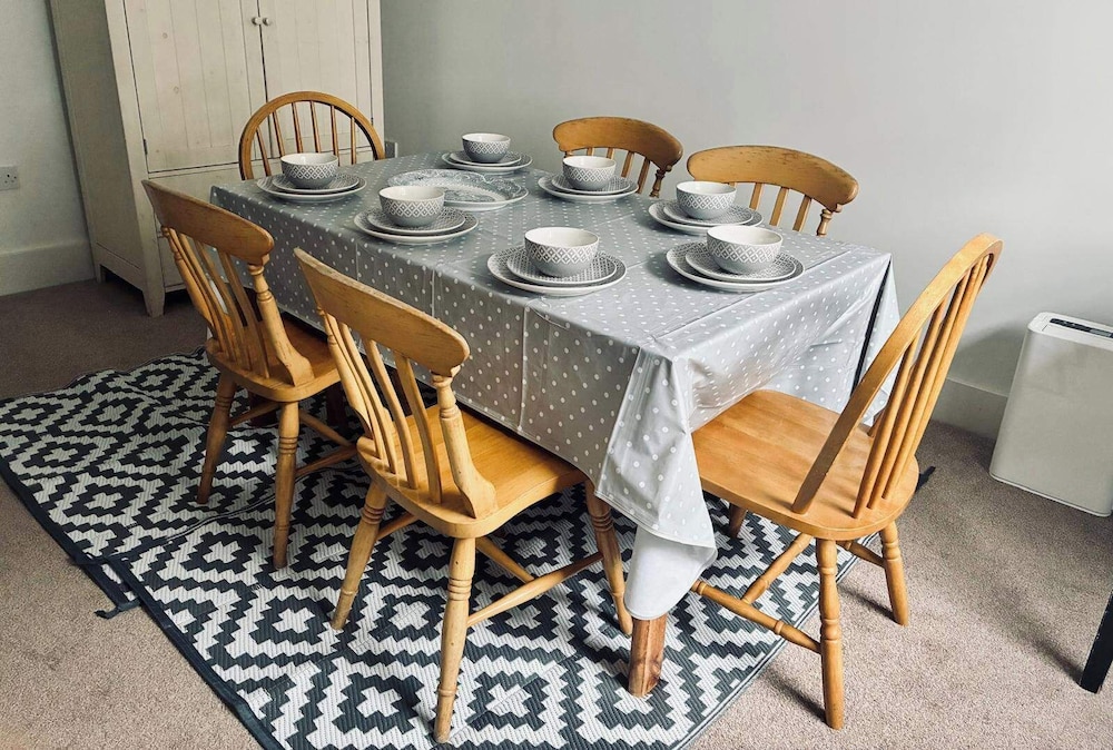 3-bed Seaside Haven - Sleeps 7 & Pet Friendly