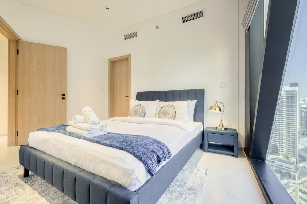 Smart and Contemporary Apt With Burj Khalifa View
