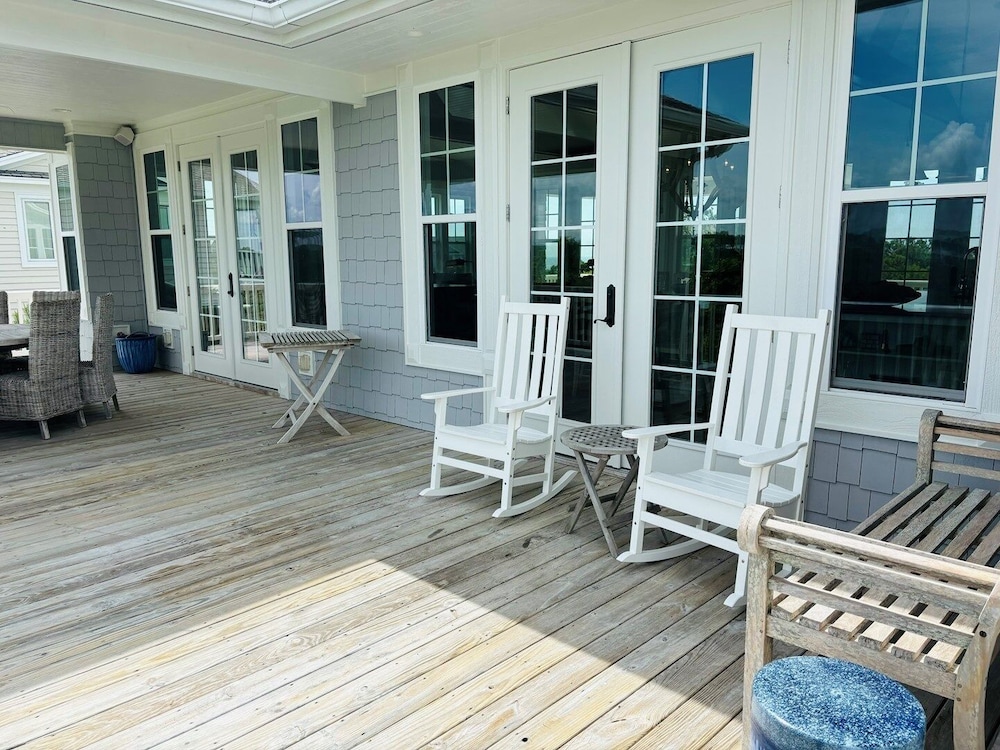 Gray Goose 5 Bedroom Home by RedAwning