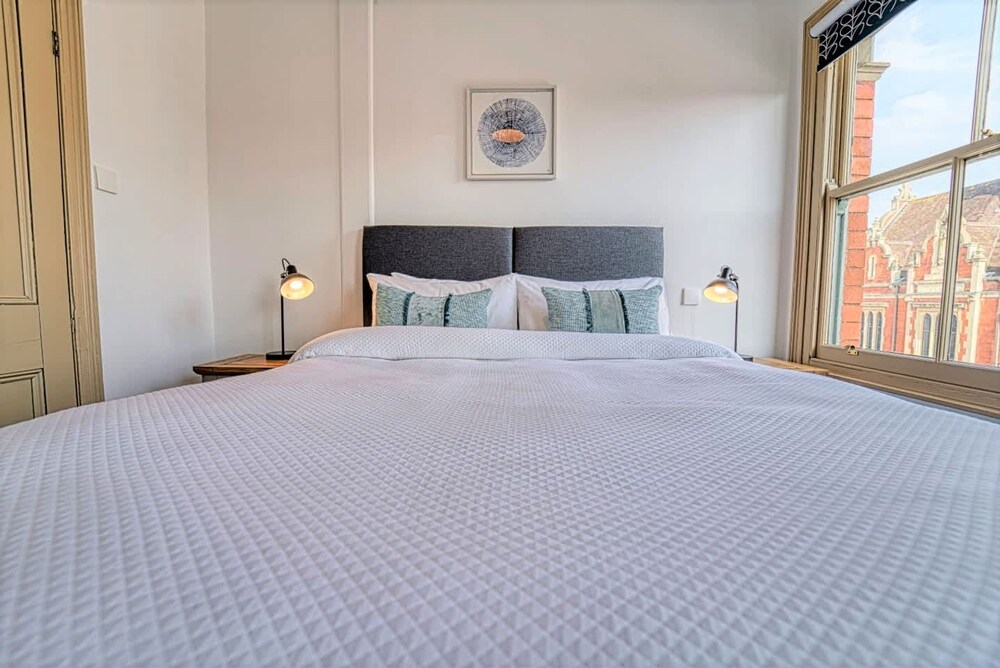 Host Stay Upper Tything Apartment