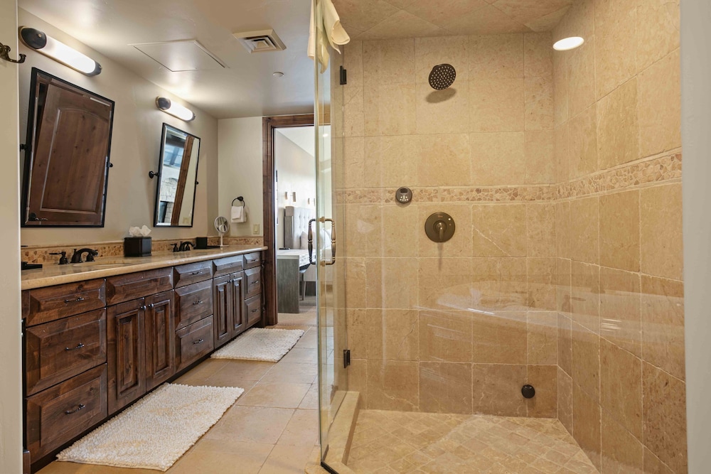 706 - Three Bedroom Deluxe Silver Strike 3 Condo