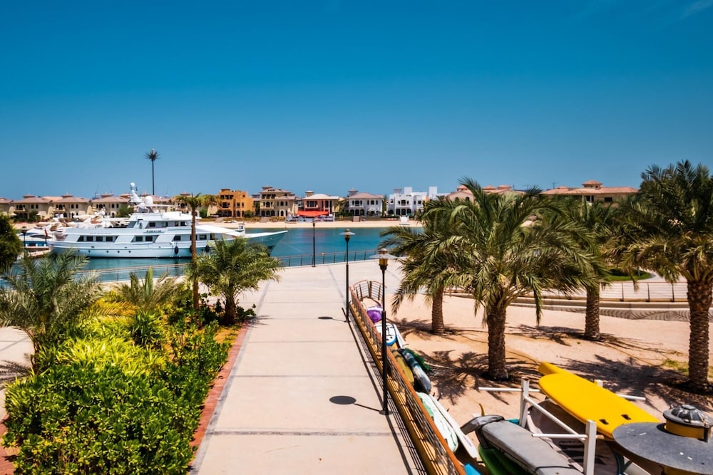 Splendid Sea View Apartment on Palm Jumeirah