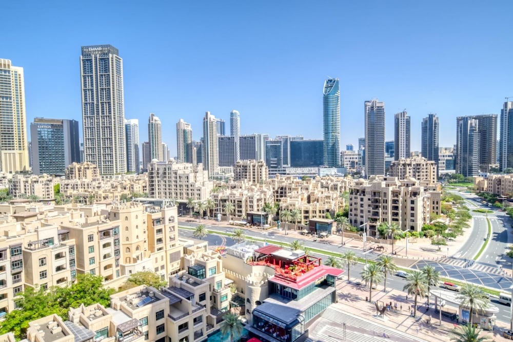 Urban Chic Downtown Apt w Dubai Fountain Views