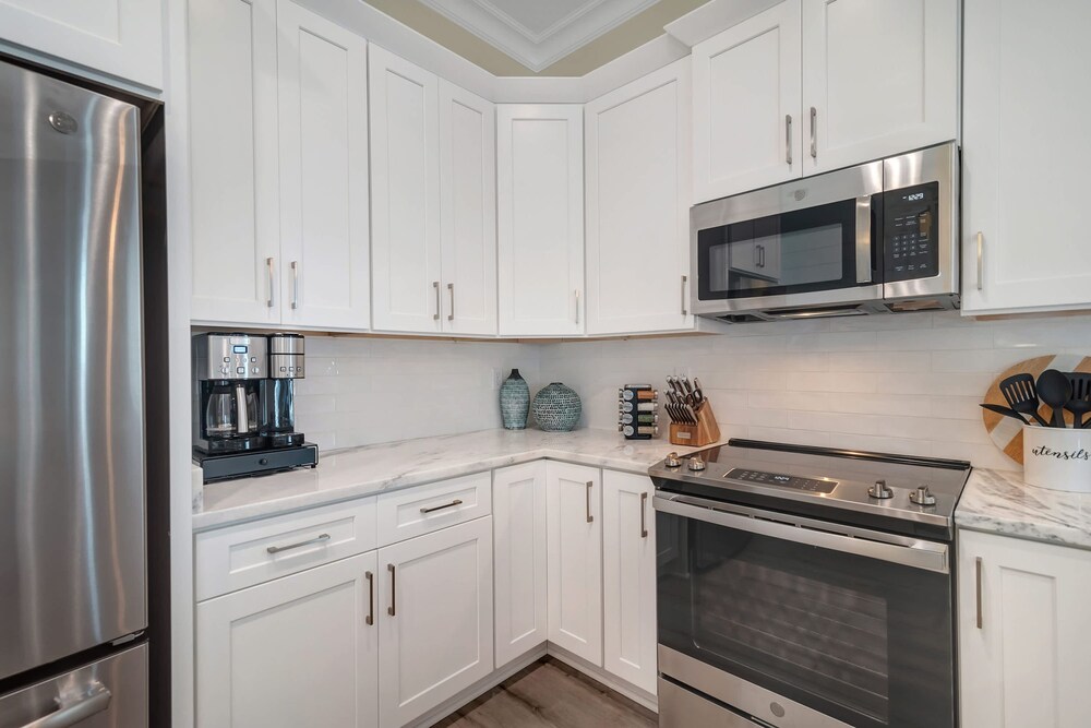 Azure Horizon Beachfront Charm in Gulf Shores