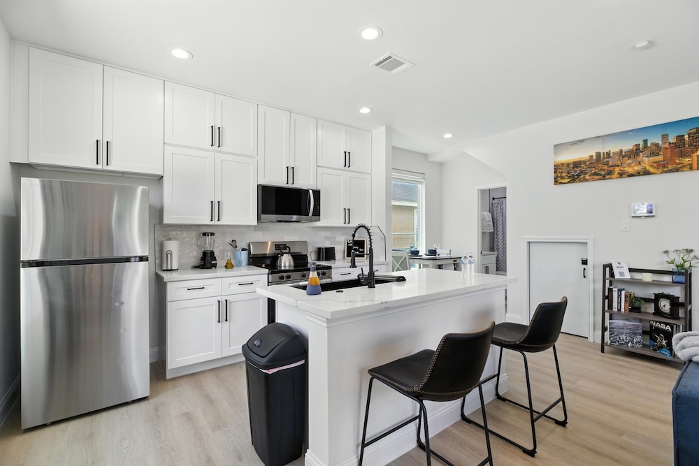 Houston Cozy Retreat 3br 3ba Downtown Views 3 Bedroom Duplex