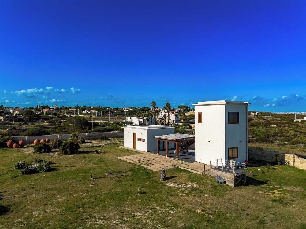 Casa Faro del Plemmiro con Jacuzzi by Wonderful Italy
