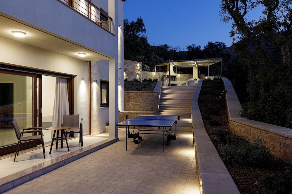 Vardina Villa