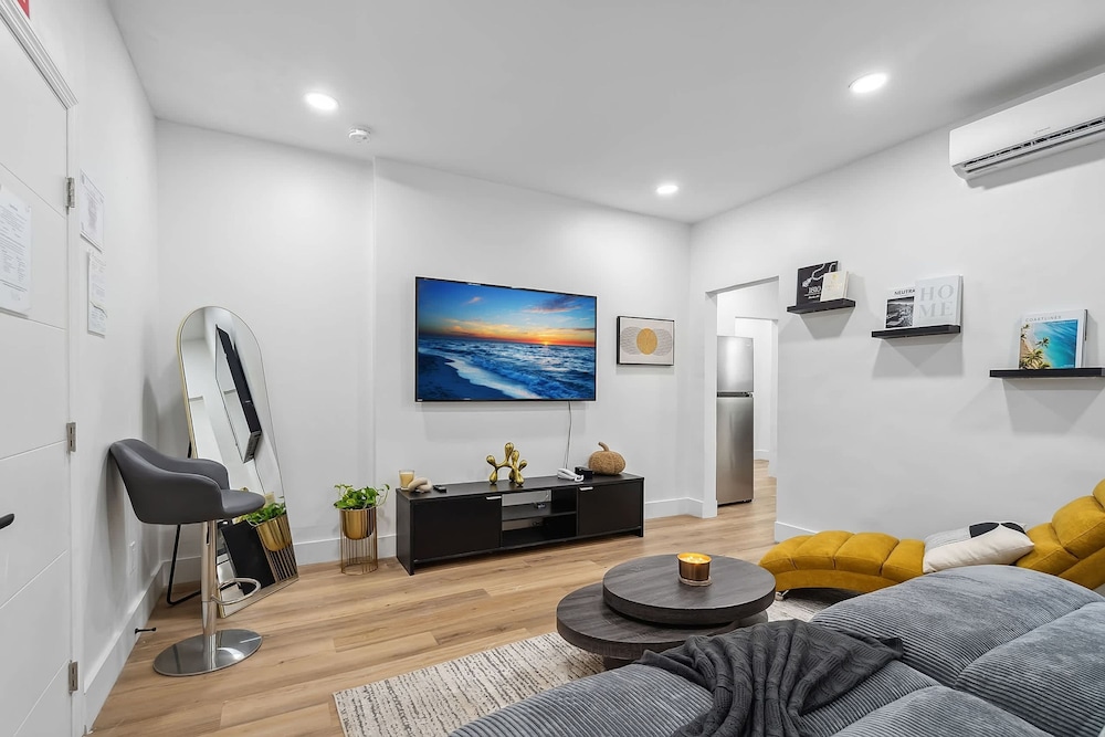Casa Roselle 2 in Hollywood