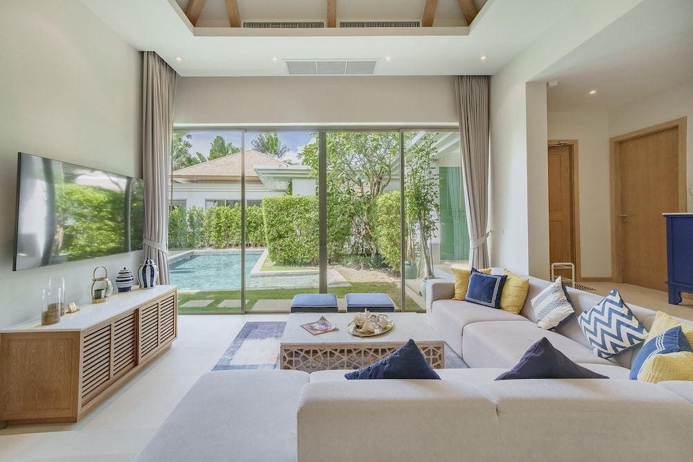 Stylish 3BR Pool Villa, Bang Tao + Airport Shuttle