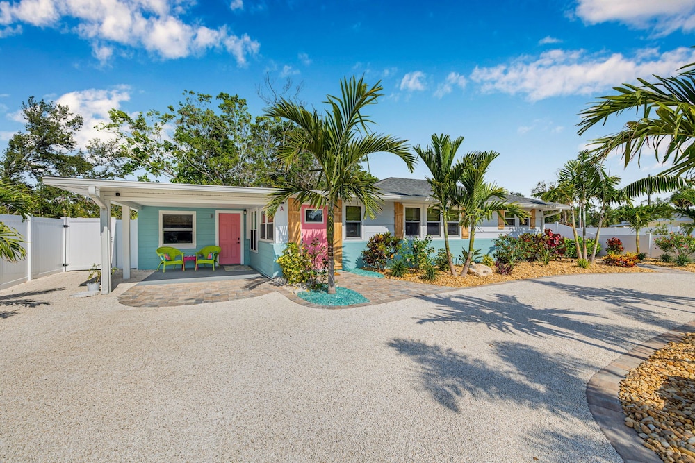 Coastal Sanctuary Near IMG and Beaches