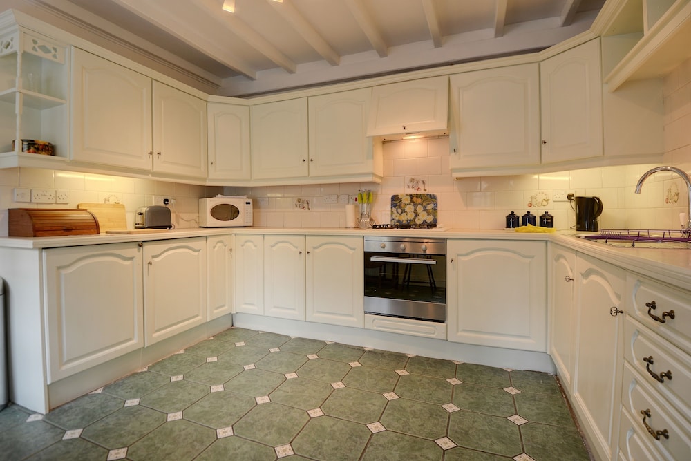 Holiday Cottages and North Star Apartment