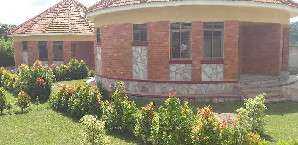 Mango Cottages & Recreation Center