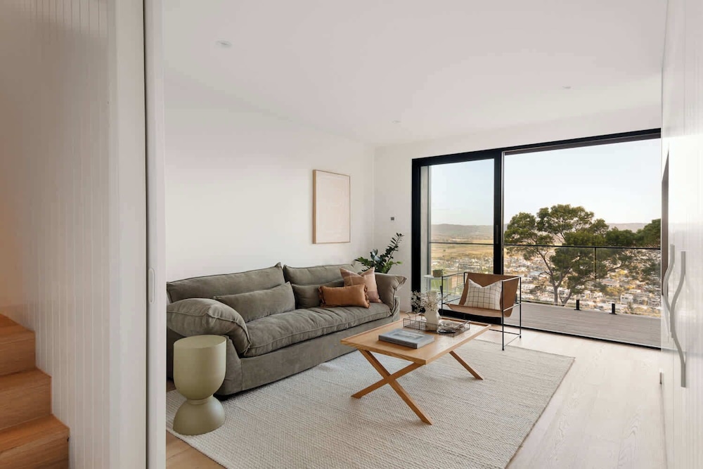 Banksia Luxury Home With Views