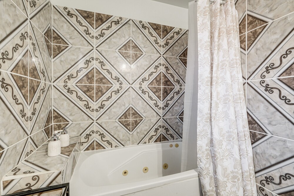 Pet-friendly Silver Spring Home: 2 Mi to Downtown! - Property Image 7