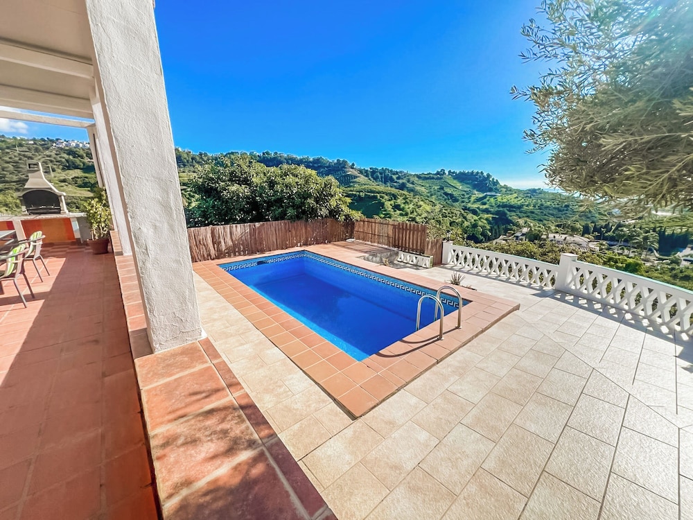 Stunning Private Villa With Sea Views, Pool, and Sun-drenched Terrace