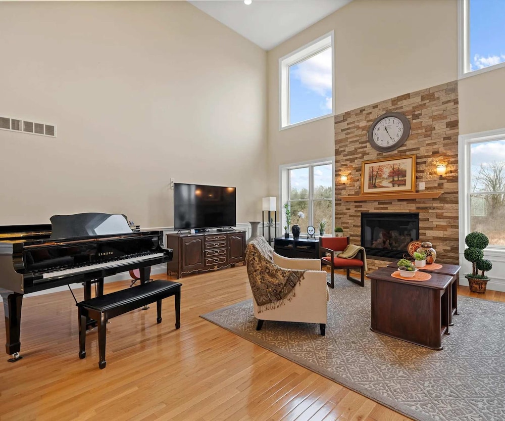 Luxury Ann Arbor Stay Theater Gym Game Room Spa