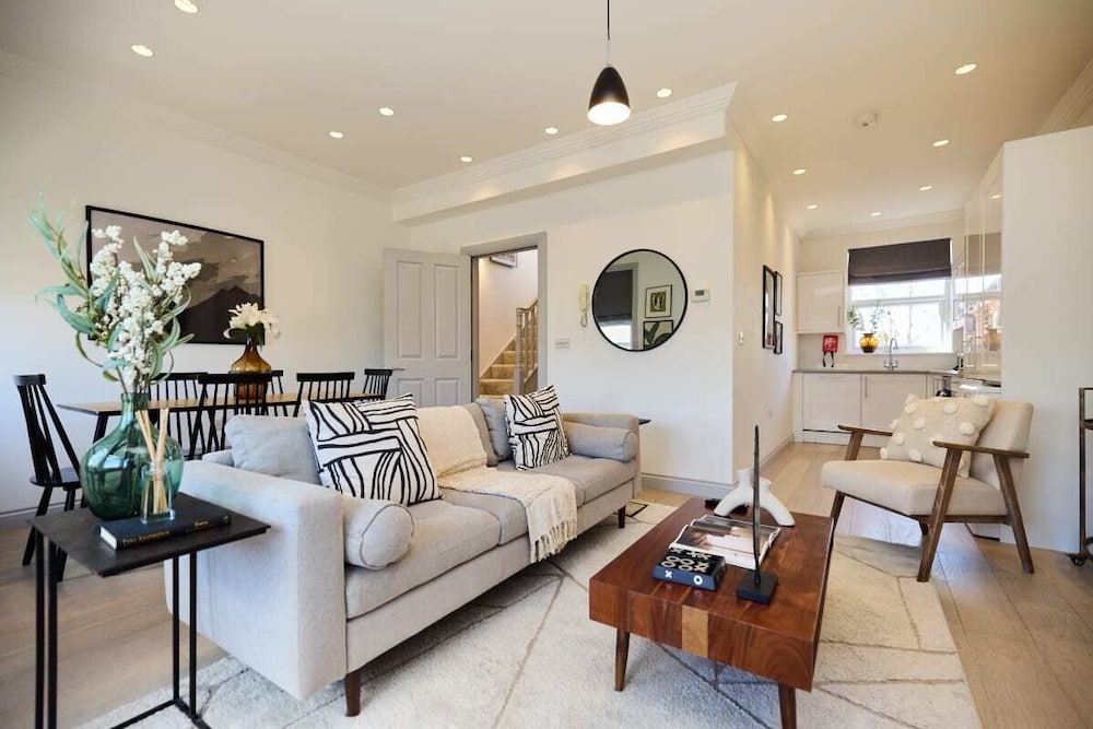 The Leghorn Quarters - Modern 3bdr With Balcony