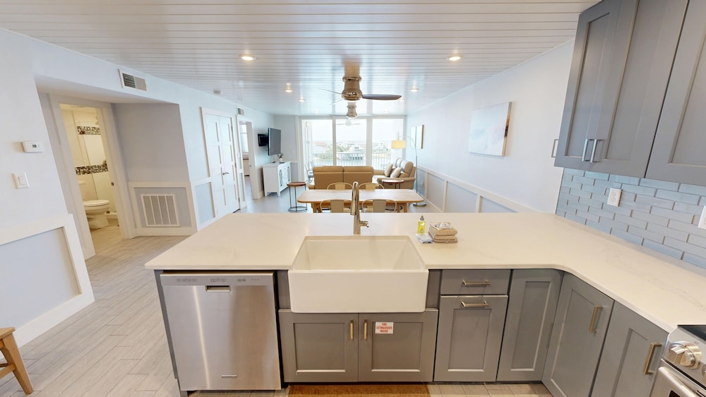 Dolphin Point 604c 2 Bedroom Condo