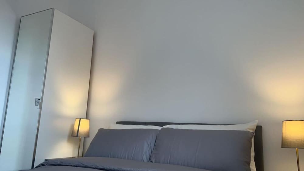 Beautiful 1-bed Apartment in Tipton, photo 24