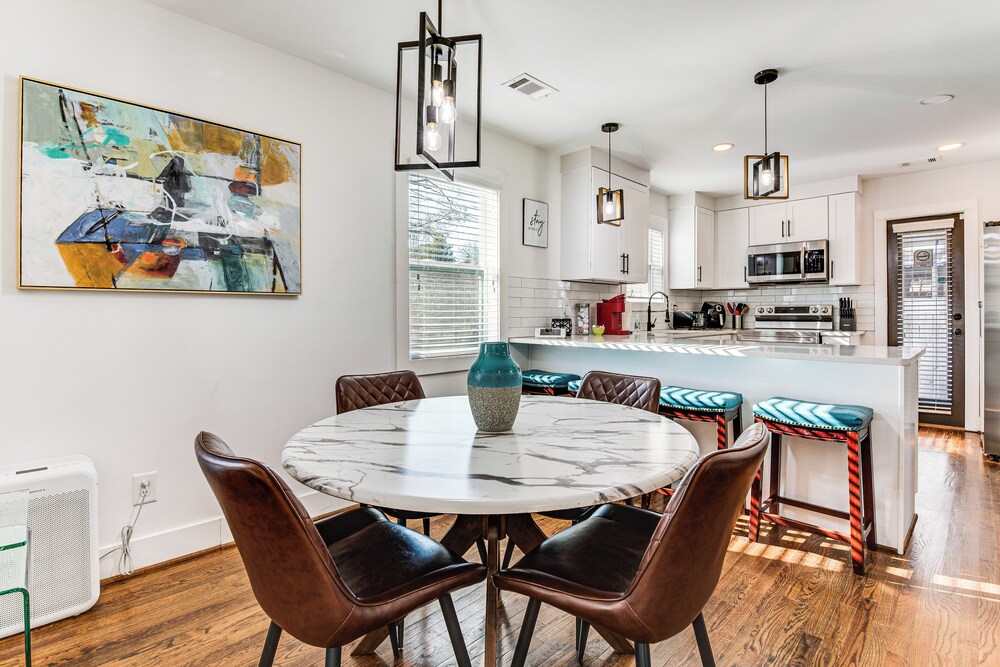 7 Mi to Dtwn Atlanta! Lovely Home w/ Backyard