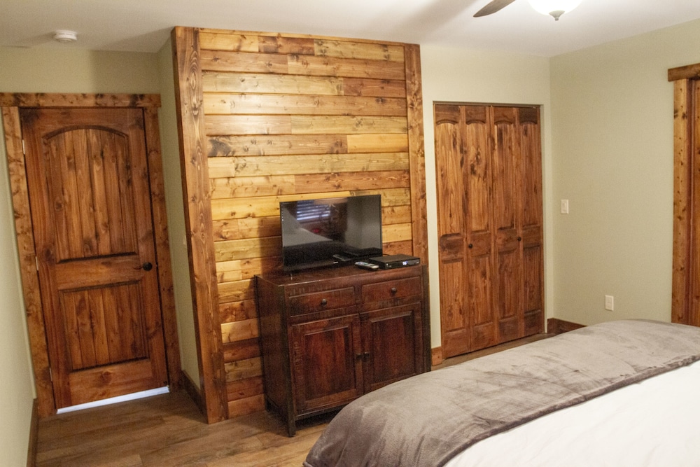 Asheville Country Cabins view 4