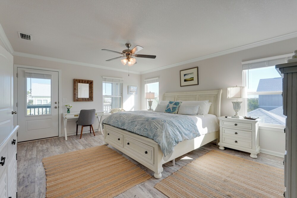 Steps to Shore: Windmark Beach Retreat w/ Balcony!