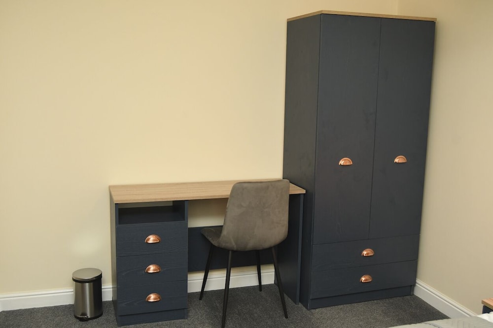 Warrington Suites by Relax Stays