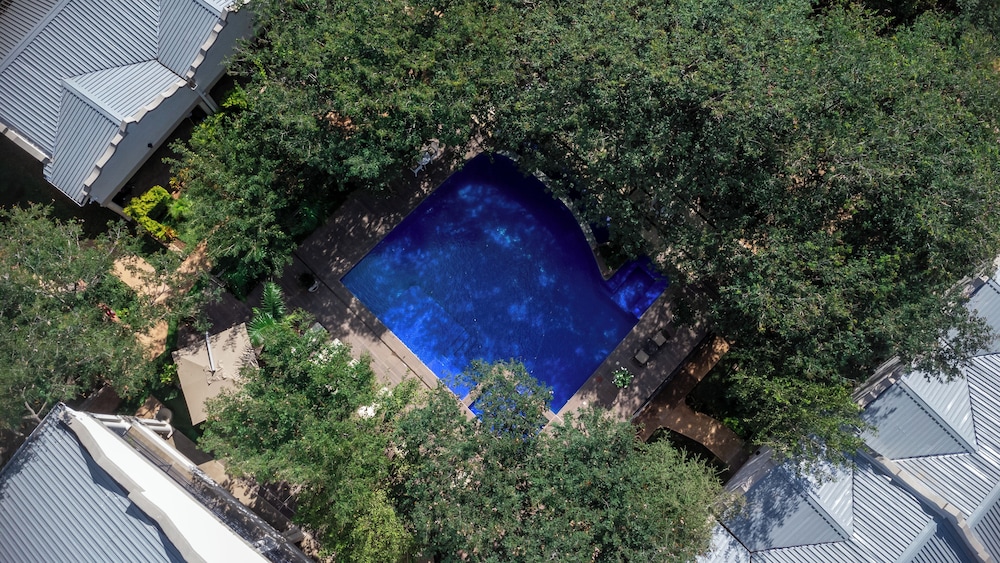 Kasambabezi Lodge