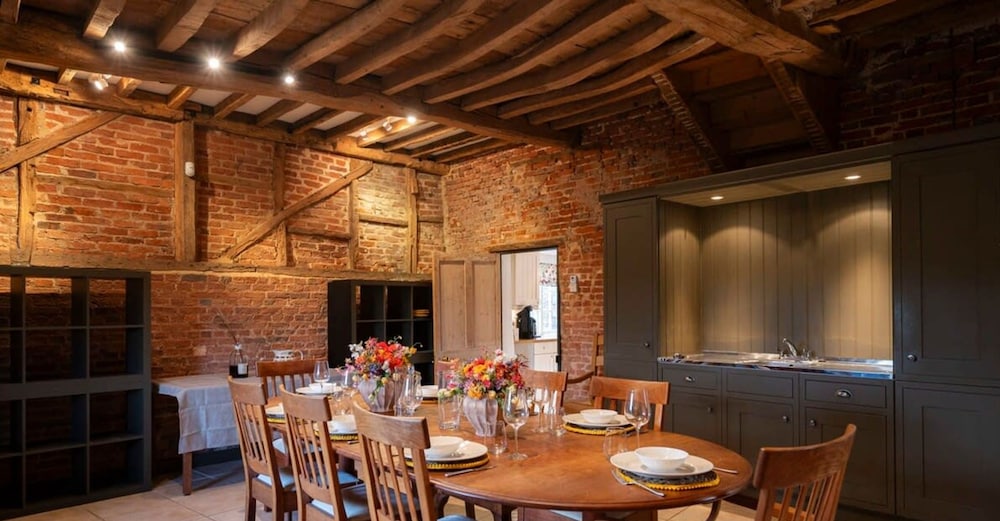 Bullocks Farm House in High Wycombe view 2