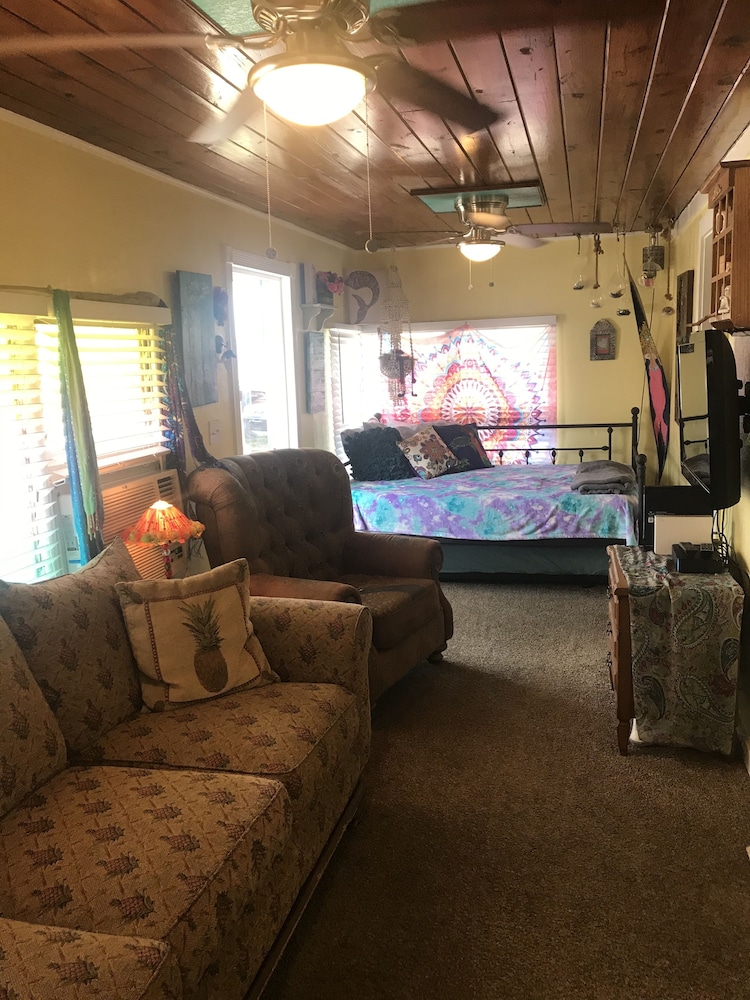 Come Friday Cottages on the Bay