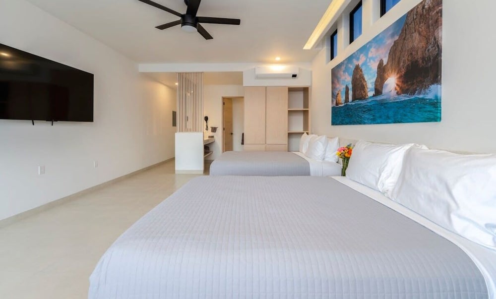 New 1BR Condo Near Marina and Downtown - Pool
