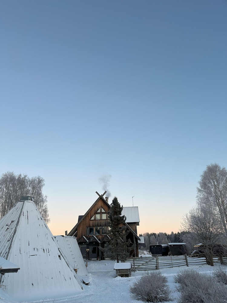 Shaman Village - Resort & Glass Igloos