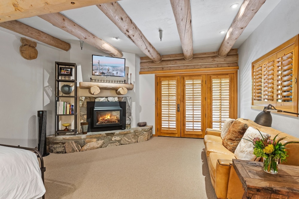 Pine Inn at Trail's End Lodge - Three Bedroom Residence with Spa #2 3 Condo