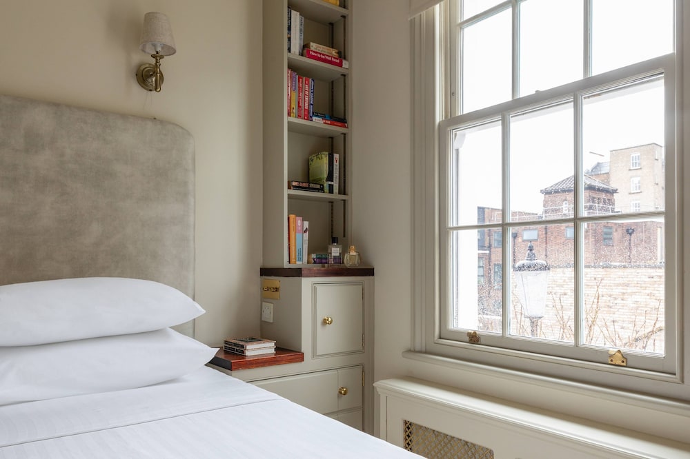 Kensington Place IV by Onefinestay