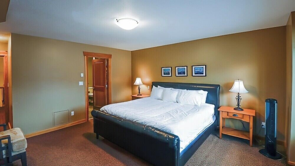 Pinnacle Ridge Chalets by Fernie Lodging