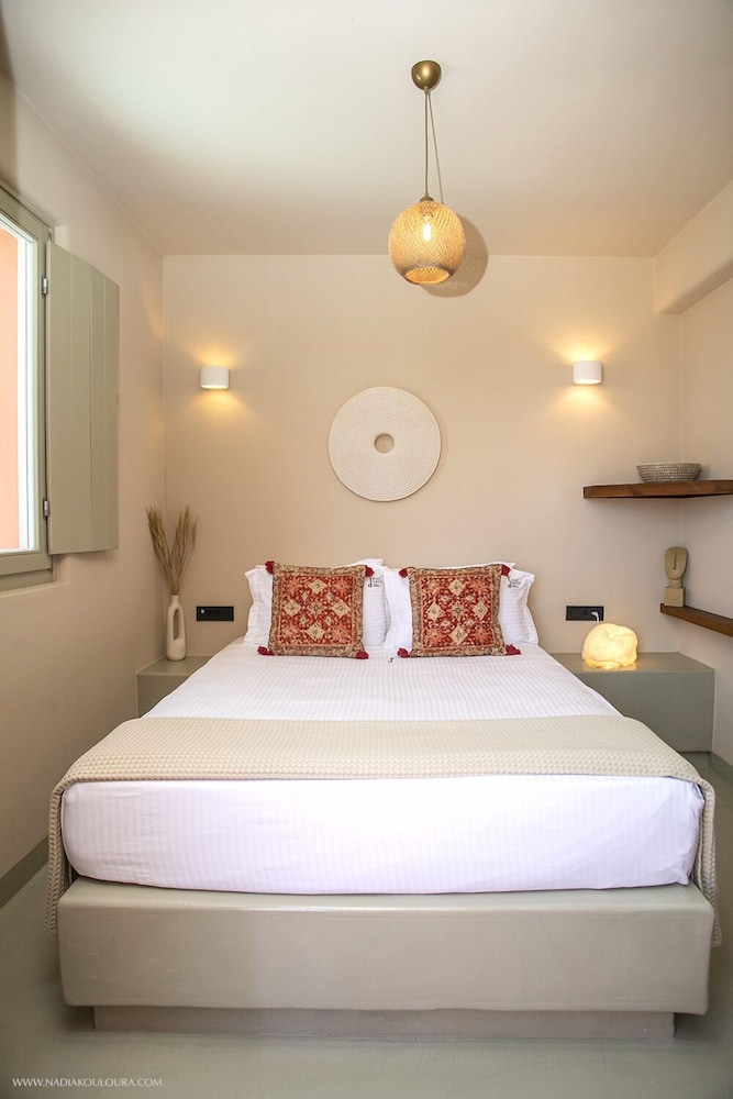 Pink Freud Villas Santorini photo 4