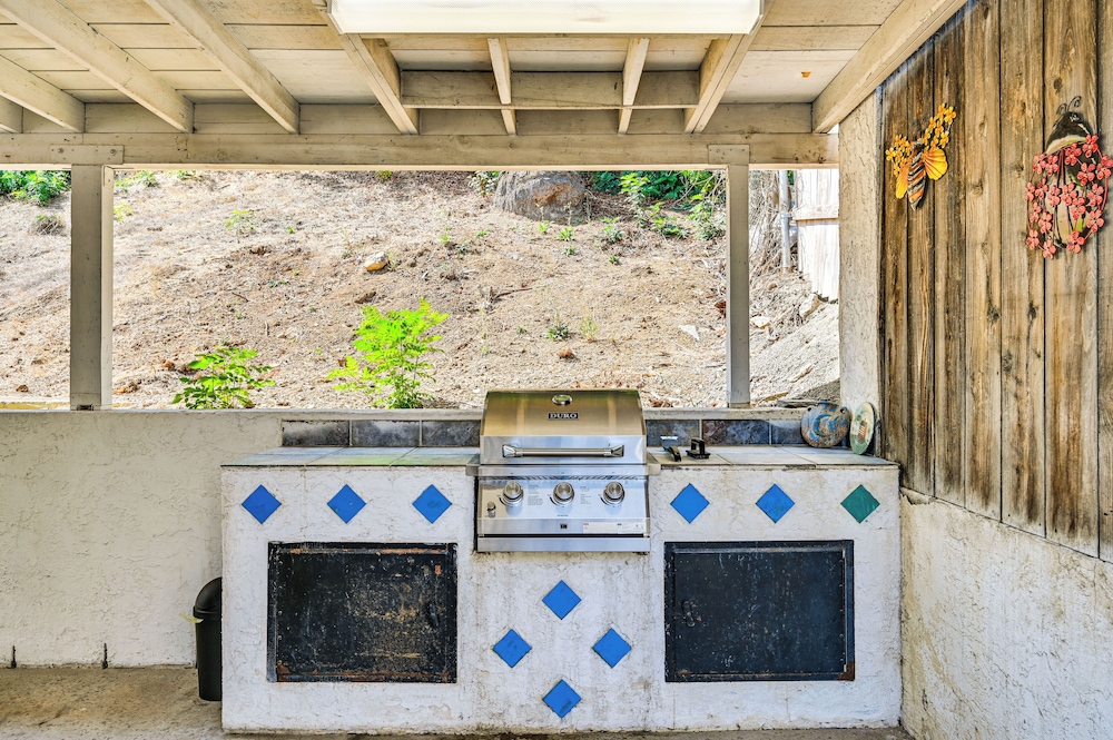 Fireplace, Hot Tub, Patio & Bbq: San Diego Home